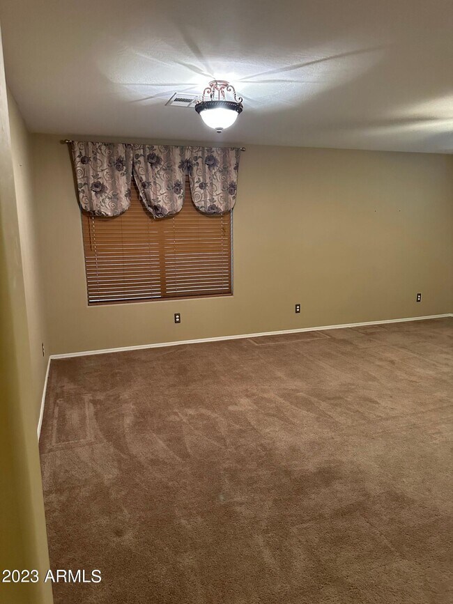 Foto del edificio - 1748 E Oak Rd