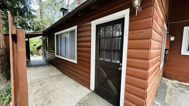 Foto del edificio - 1+ Bed in Idyllwild