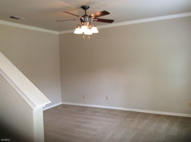 Building Photo - 5213 Park Dr