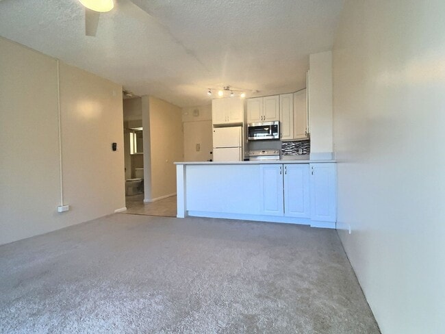 Foto del edificio - Cute 1 bedroom 1 bath with parking