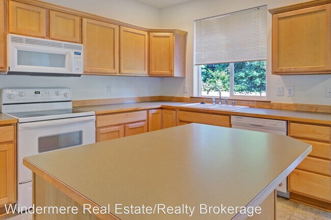 Foto del edificio - 5 br, 2.5 bath House - 8417 16th St NE