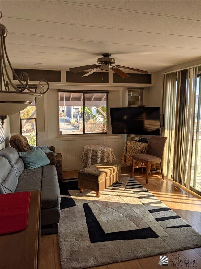 Foto del edificio - 13827 E 49th St