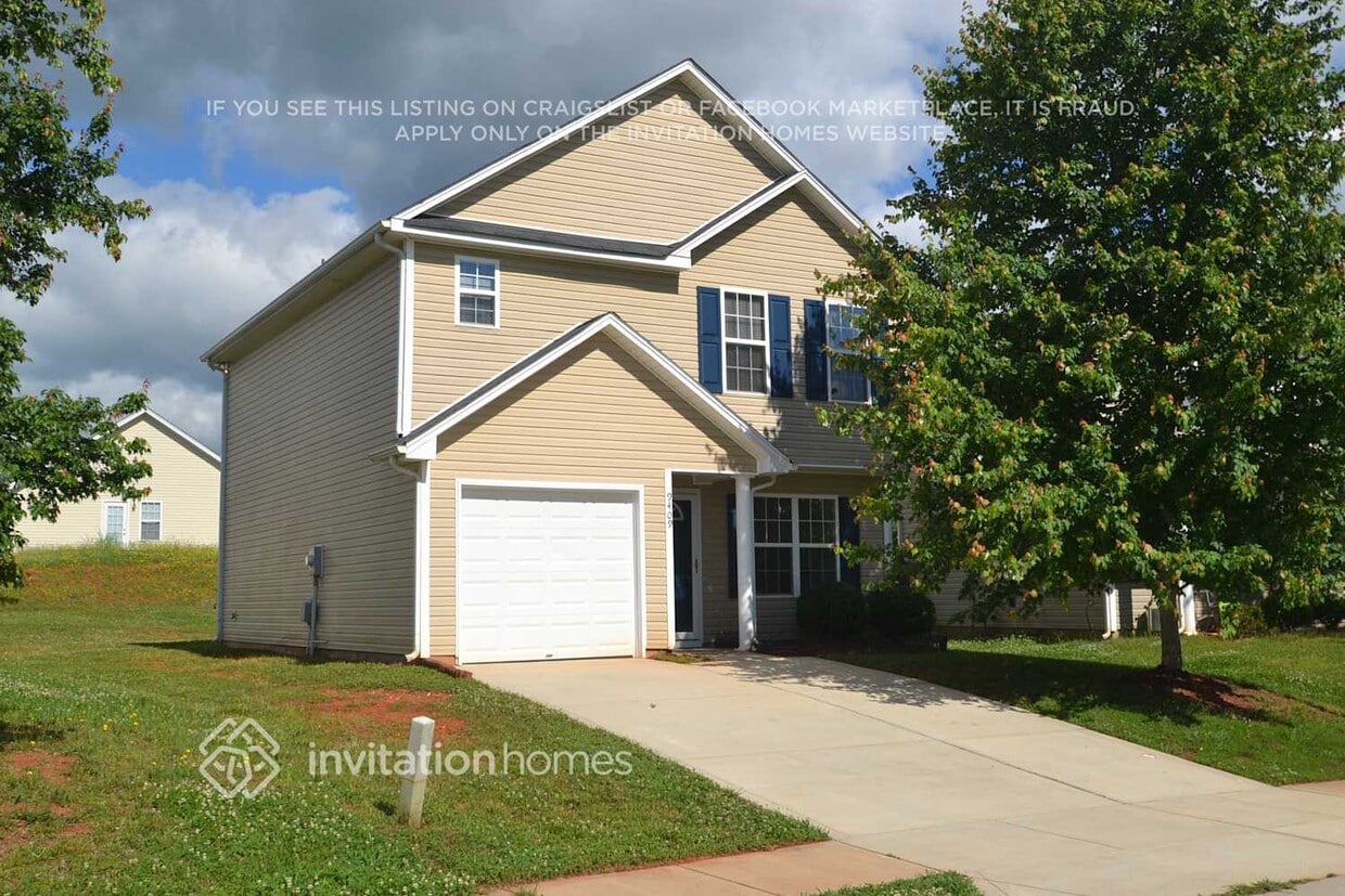 Foto principal - 9409 Dewey Dr