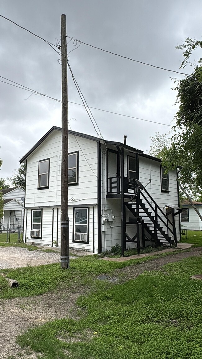 Building Photo - 702 Rosedale St