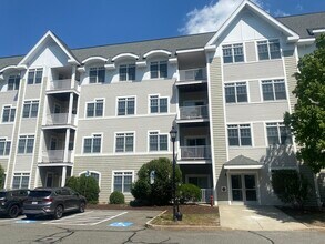 Building Photo - 614 Pond St