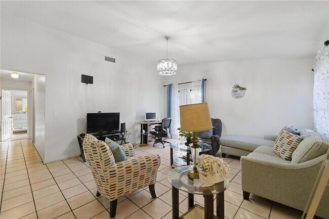 Foto del edificio - 1939 SW 73rd Terrace