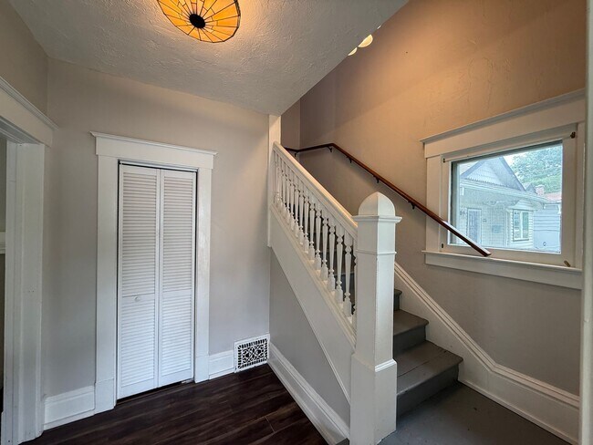 Foto del edificio - Elegant 2 Bed, 1 Bath Home on South Hill!