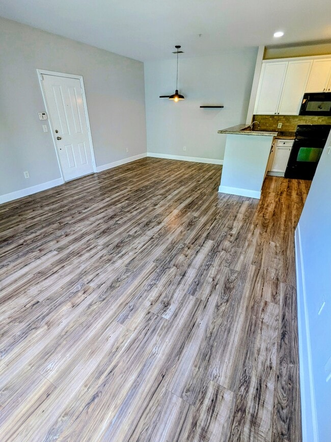 Foto del edificio - 8211 Lenox Creekside Dr