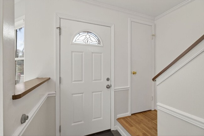 Building Photo - 207 Choisy Crescent