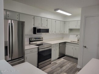 Building Photo - 111 La Fontenay Ct