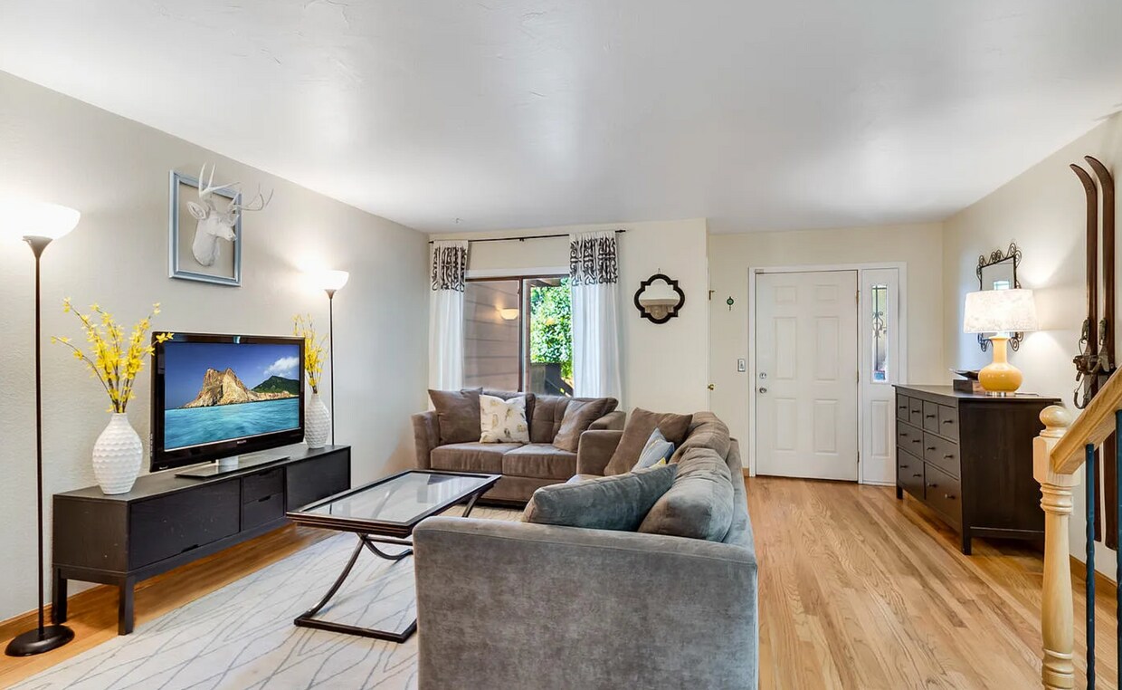 Primary Photo - 3050 W 32nd Ave