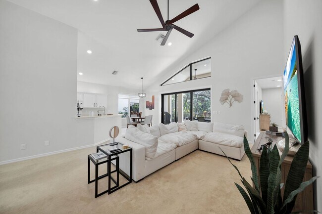 Foto del edificio - Fully Furnished 3 beds 3 bath Annual Rental with Private Heated Pool in Ventura Pelican Marsh