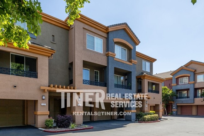 Foto del edificio - 2001 Club Center Dr