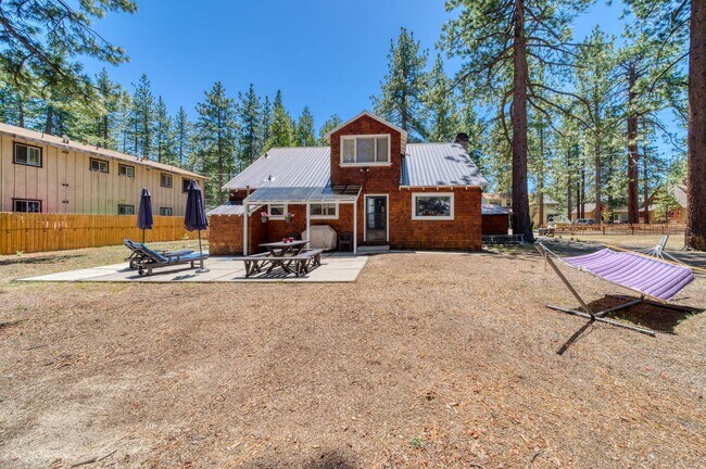 Building Photo - Lovely home with lake views available for ...