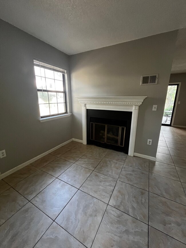 Building Photo - 500 Goldthread Ct