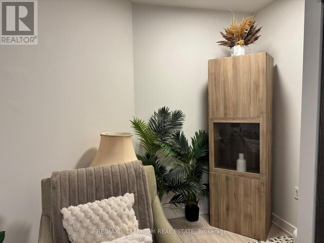 Building Photo - 27 Bathurst St