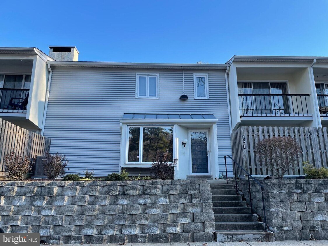 121 E Chelsea Cir, Newtown Square, PA 19073 Townhome Rentals in