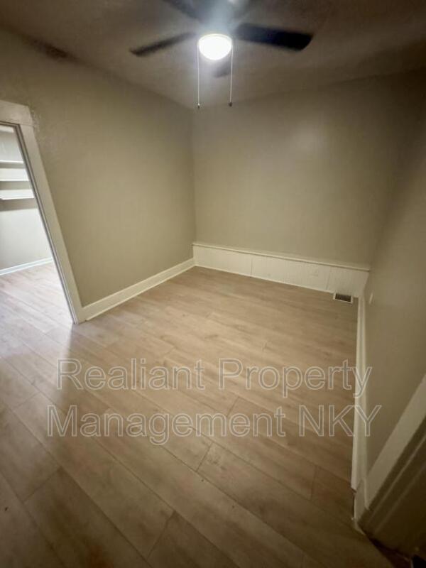 Foto del edificio - 218 E 12th St