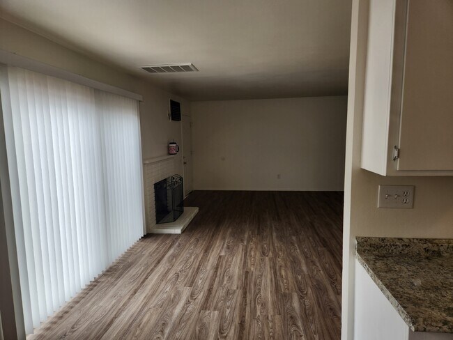 Living area - 3041 Elgin Dr