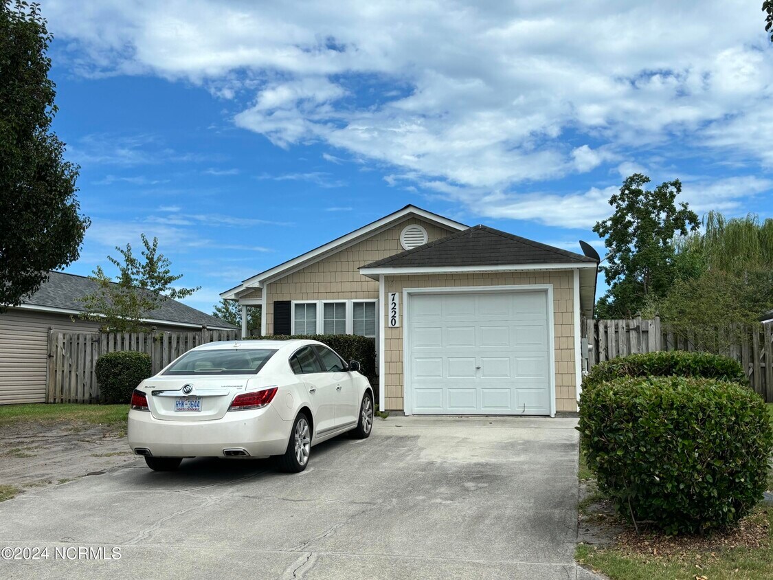 Building Photo - 7220 Haskell Ct
