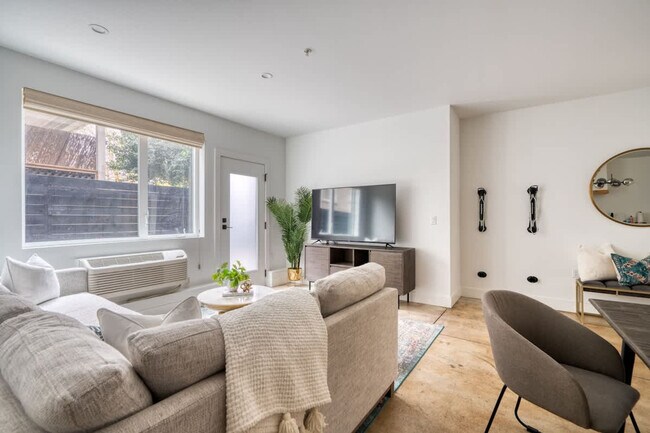 Foto del edificio - 4980 N Vancouver Ave
