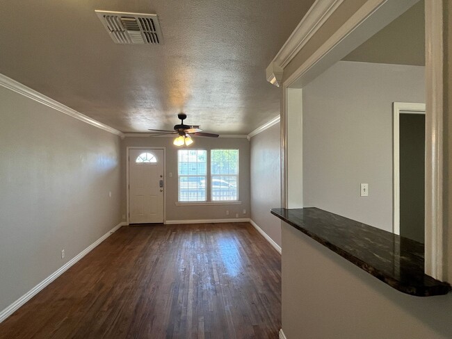Building Photo - UPDATED CENTRAL CITY HOME