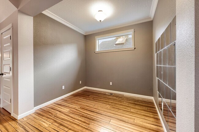 Foto del edificio - Custom-Built 4BR/2.5BA Two-Story Near Woodstock — Quartz Island Kitchen, Gas Fireplace & Fenced Y...