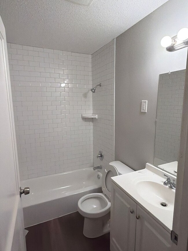 Building Photo - 4497 Quince Rd