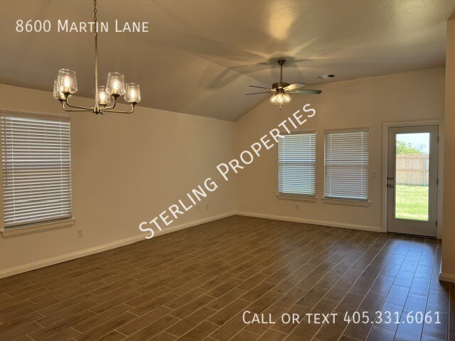 Foto del edificio - 8600 Martin Ln