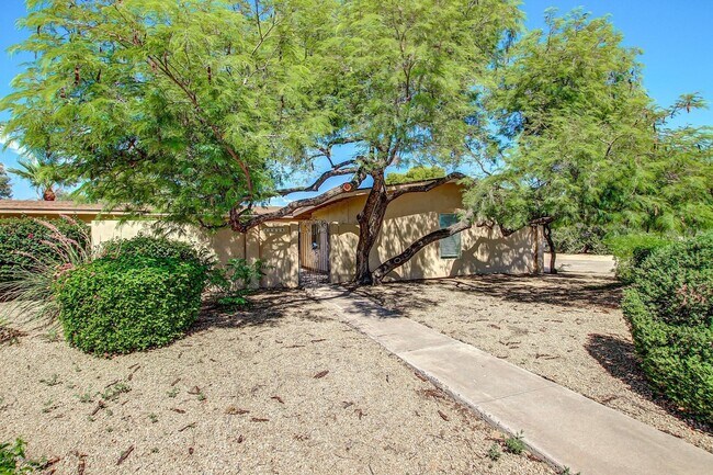 Foto del edificio - 12228 N 64th St