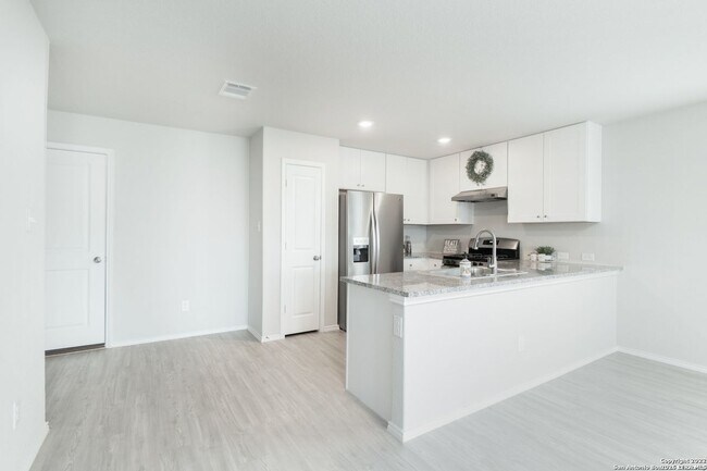 Foto del edificio - 5352 Forbs Ln