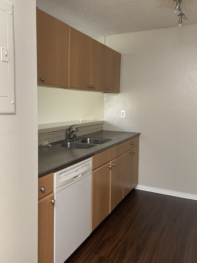 Building Photo - 333 Aoloa St