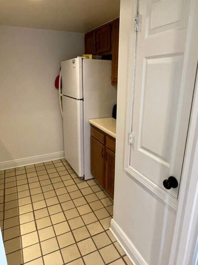 Foto del edificio - Great Corner Unit in University Area with Gated Parking