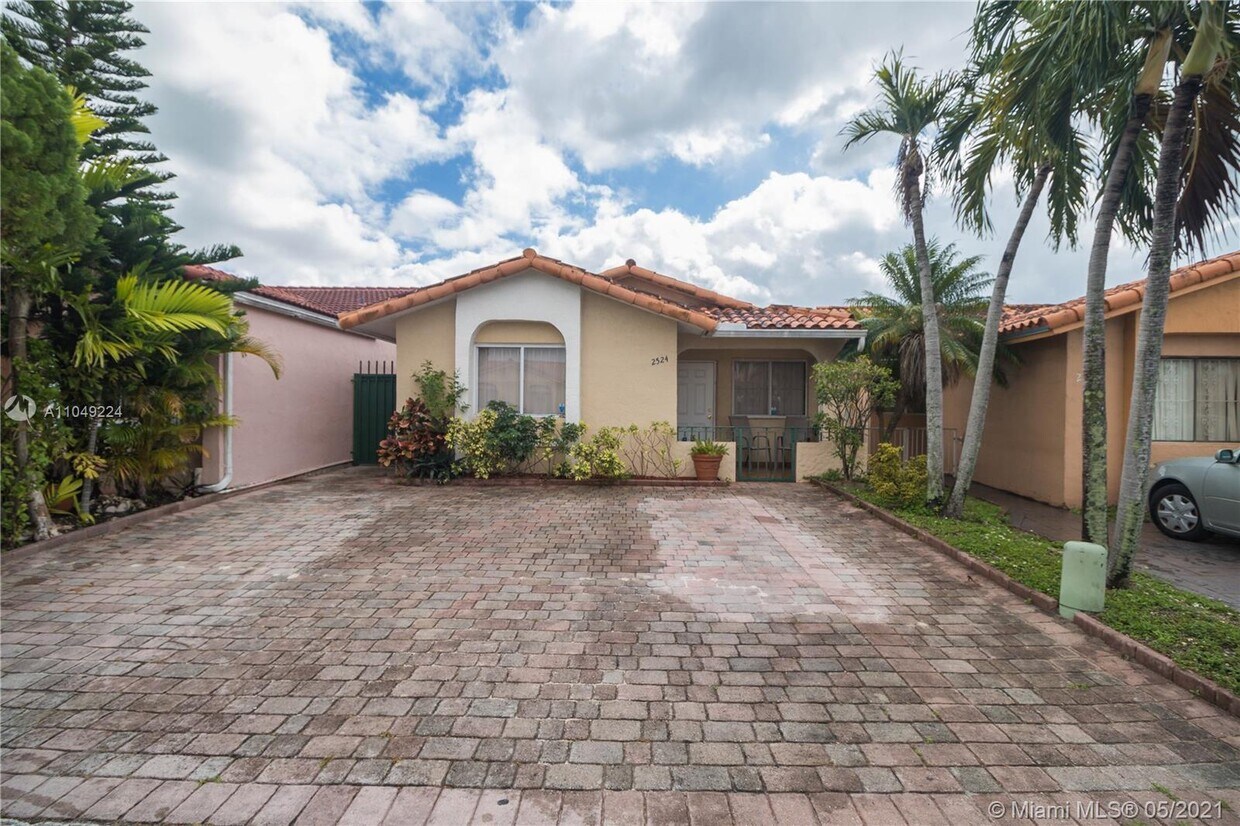 2524 W 65th St, Hialeah, FL 33016 House Rental in Hialeah, FL