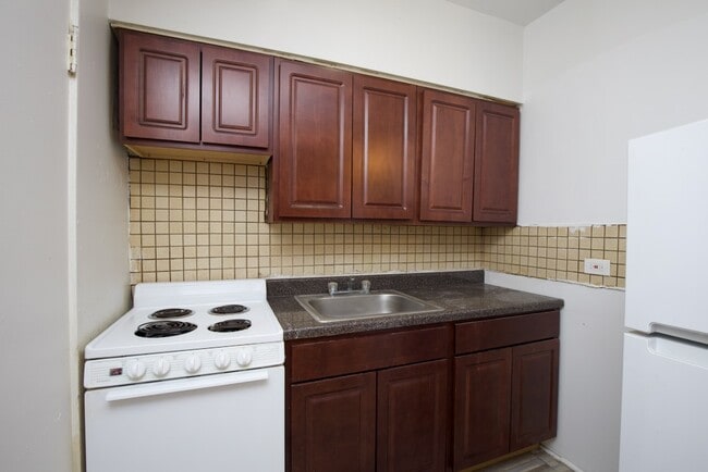 Building Photo - 4503 N Malden St