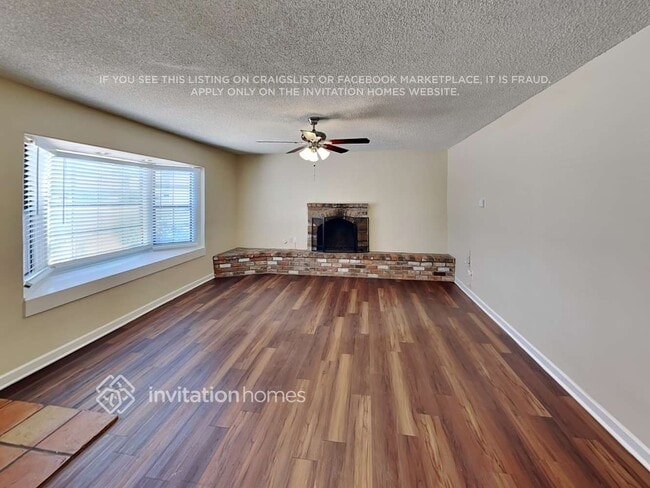 Foto del edificio - 2323 E Mitchell Dr