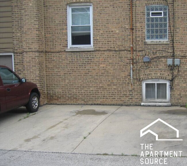 Building Photo - 4752 N Lotus Ave
