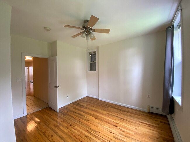 Foto del edificio - 275 Webster Ave
