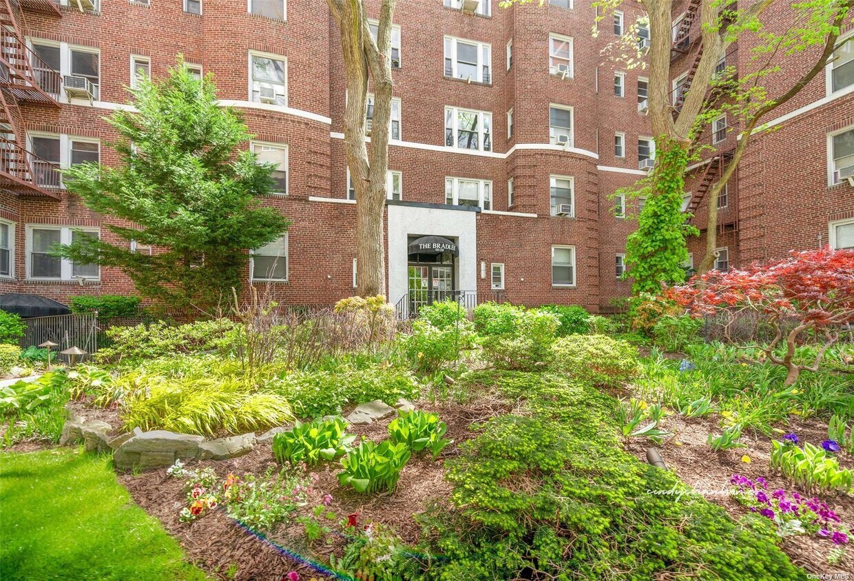 Primary Photo - 69-09 108th St
