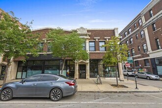 Building Photo - 1136 W Wilson Ave