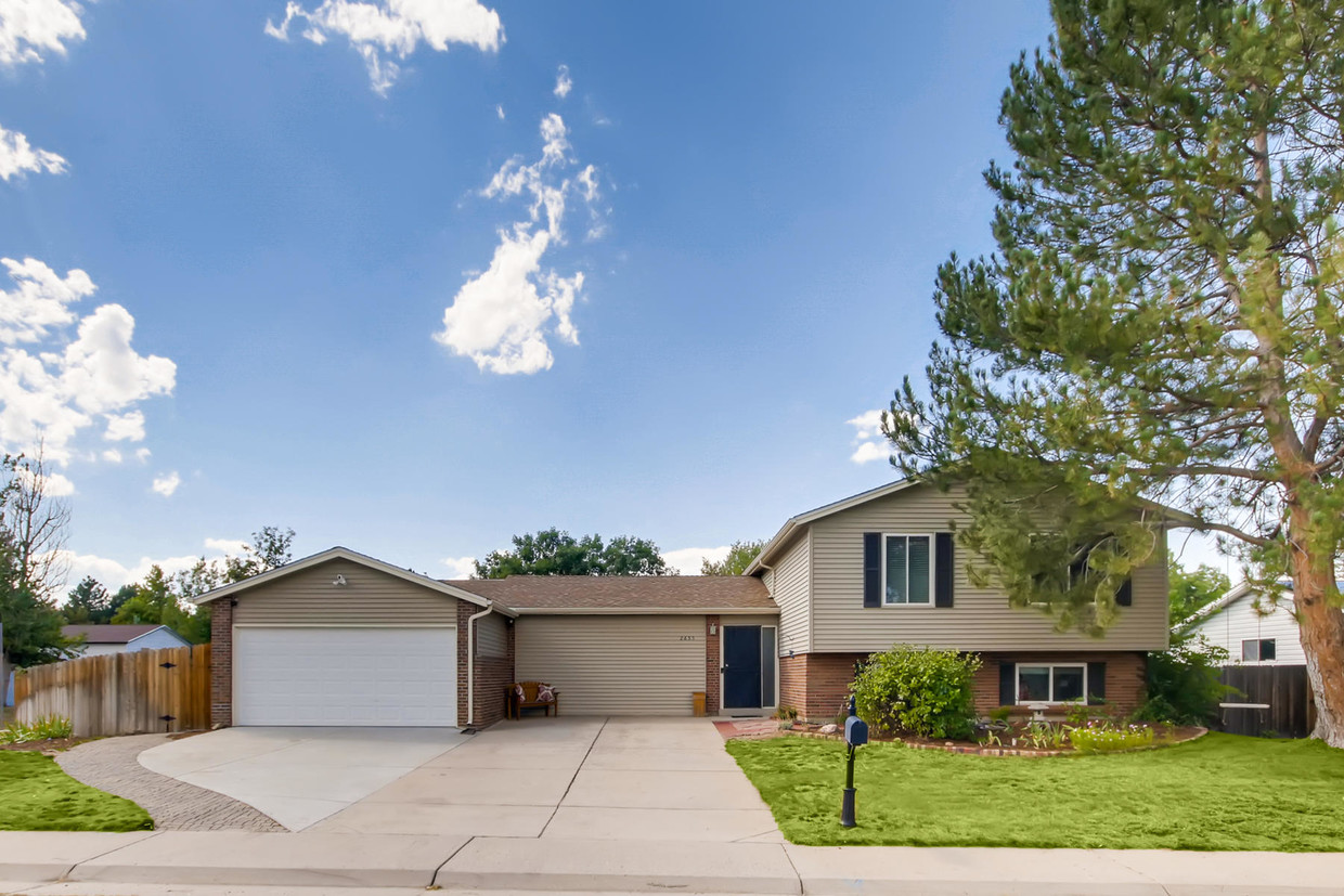Primary Photo - 2655 S Crystal St