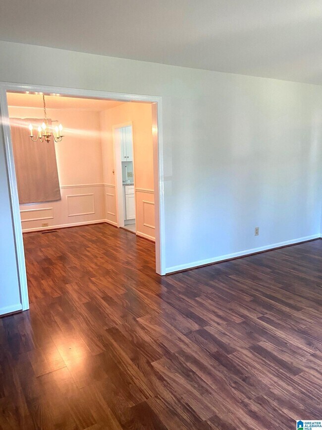 Building Photo - 2217 Travis Dr
