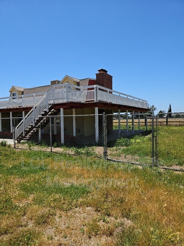 Building Photo - 33123 9th St