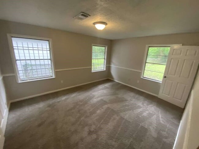 Building Photo - 5322 Dewberry St