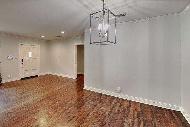 Building Photo - Designer Updates, Timeless Charm & an Unbeatable Fort Worth Location!