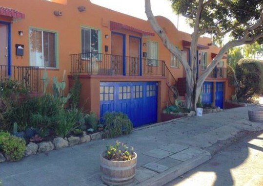 Foto principal - 2455 Bonar St