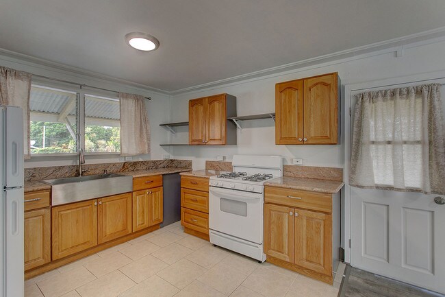 Foto del edificio - 121 W Kahaopea St