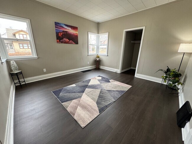 Building Photo - 3 bedroom 1 bedroom home for rent