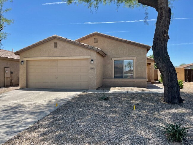 Building Photo - **$400 Move In Special** Single Level 3 Be...