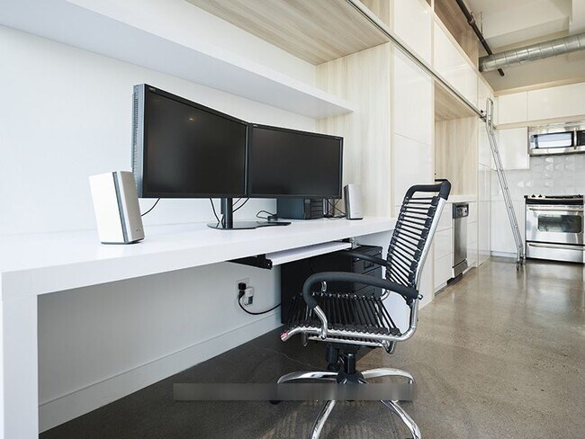 Building Photo - 19-519 River St